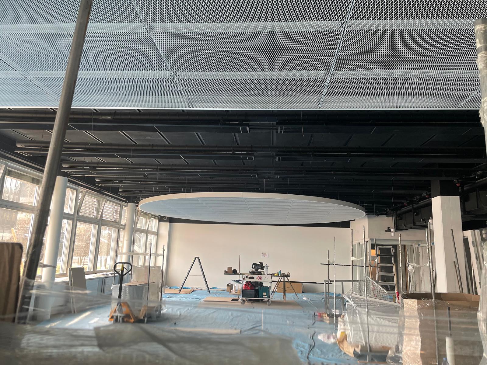 Plafond en métal déployé
